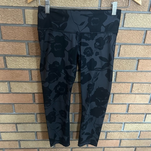 Lululemon Wunder Under Crop in Brisk Bloom Floral Black Soot/Black Size 4 - Picture 1 of 5
